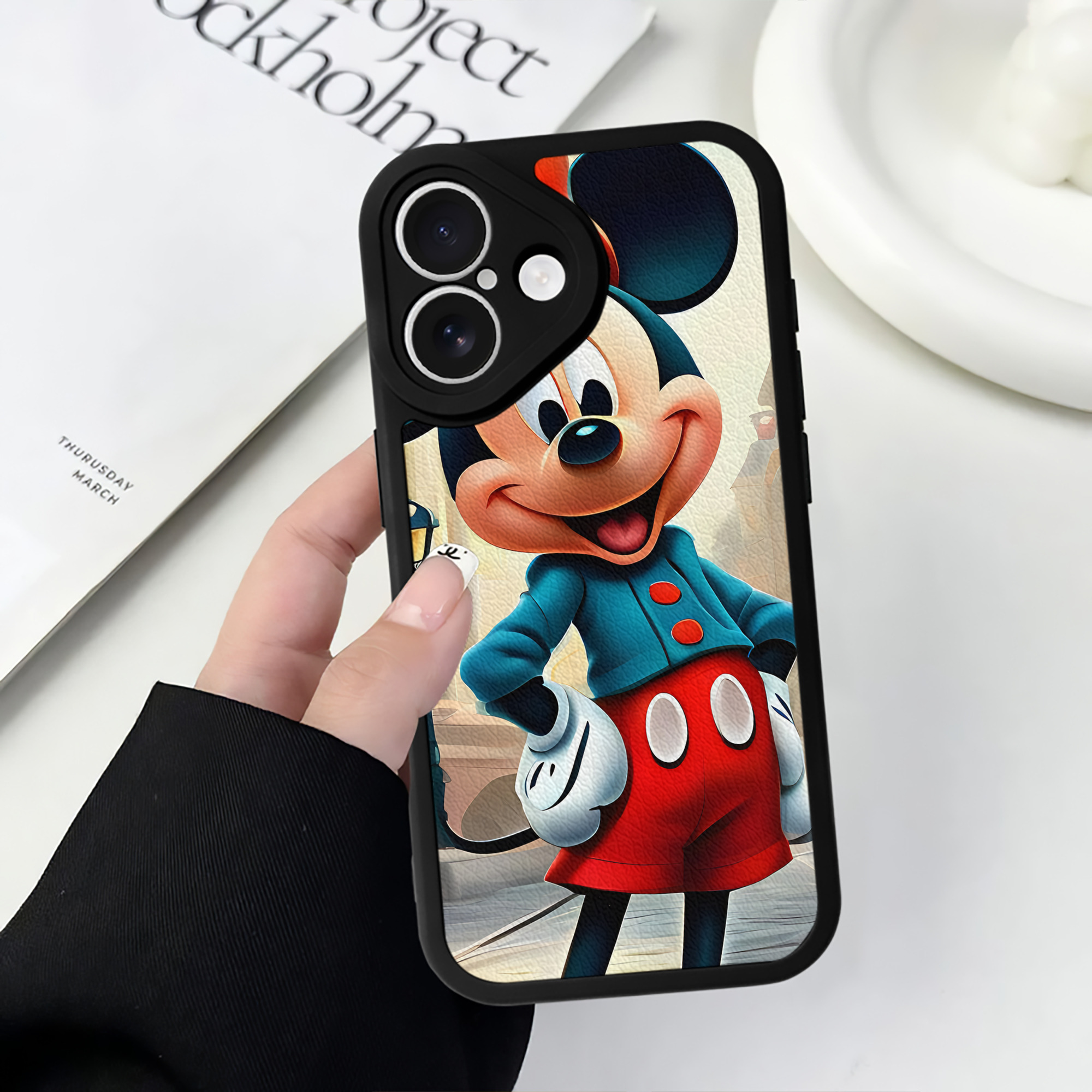 （画像用） ミッキーマウス Mickey Mouse 【iPhone 16シリーズ対応】シリコンスマホケース（レザー調） 材質：シリコン